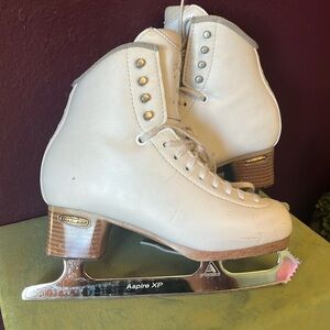 JACKSON FREESTYLE sz 4.5 wide figure skating skates